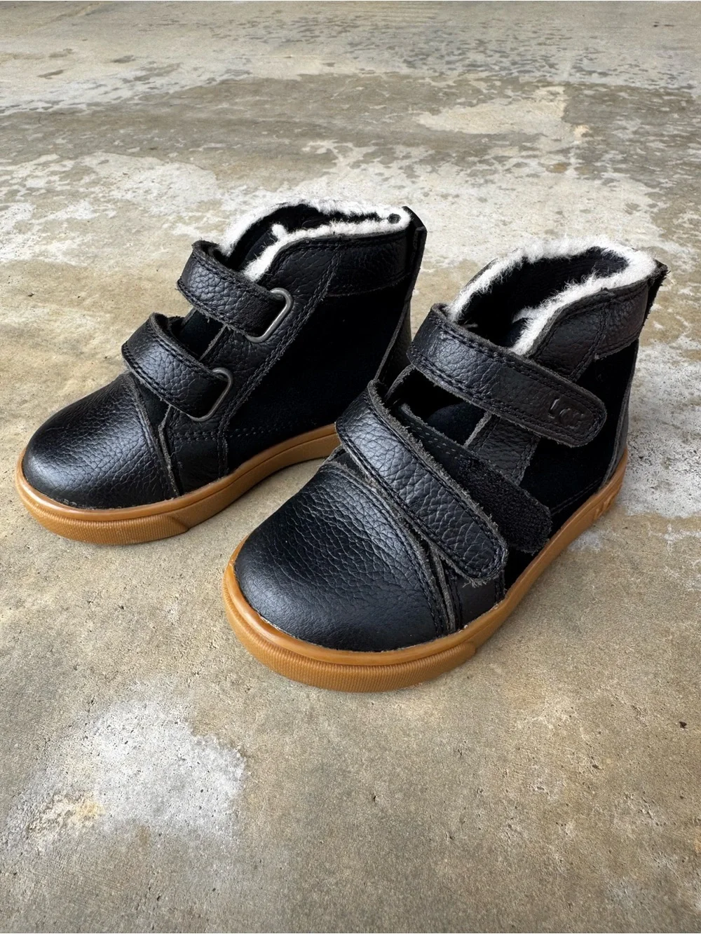 UGG Kids Black Faux-Fur Lined Velcro Ankle Boots with Gum Sole